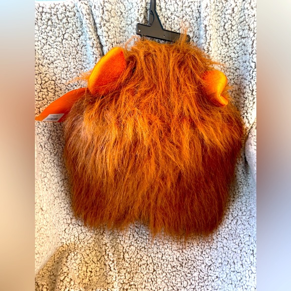 Hide and EEK one size lions head. New!! - Picture 4 of 4